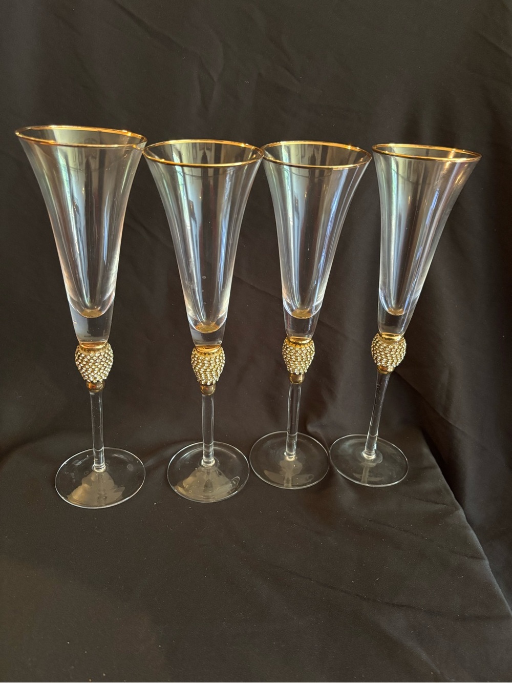 Elegant Champagne Glasses with Diamond Rhinestone Accents w/ Polished Gold Rim